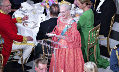 HOLDT TALE: Dronning Margrethe talte for sønnen sin under festmiddagen. Foto: NTB Scanpix HOLDT TALE: Dronning Margrethe talte for sønnen sin under festmiddagen. Foto: NTB Scanpix